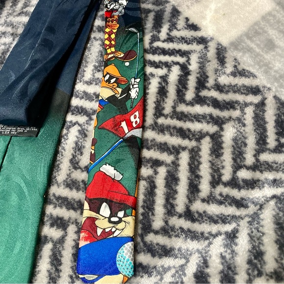 Vintage 1996 Looney Tunes Mania Novelty Neck Tie Taz Bugs Daffy Golf 4 X 60 - Picture 5 of 7
